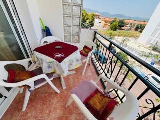 Sea View - Parking - 65 inch TV - 2 min to beach - 1
