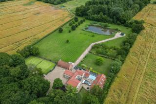 Cottage In Norfolk Sleeps 23 - Private Pool, Fishing Lake, Hot Tub Ref 99008Sc - 9