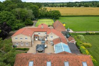 Cottage In Norfolk Sleeps 23 - Private Pool, Fishing Lake, Hot Tub Ref 99008Sc - 3