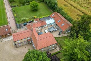Cottage In Norfolk Sleeps 23 - Private Pool, Fishing Lake, Hot Tub Ref 99008Sc - 5