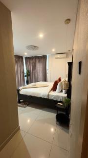 Sky View Condo at Gallery - 3