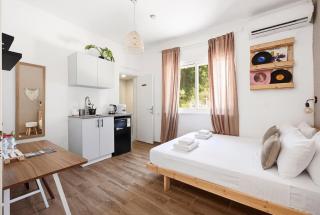 Localz House- Trumpeldor Beach - 1