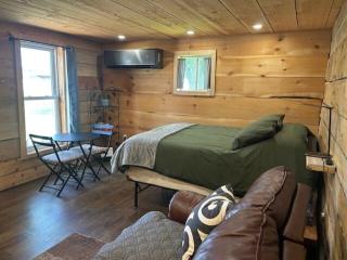Welcome to Brown's Rustic Country Bunkie - 8