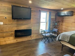 Welcome to Brown's Rustic Country Bunkie - 6