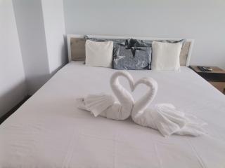 Large 3-Bedroom near Arena - 8