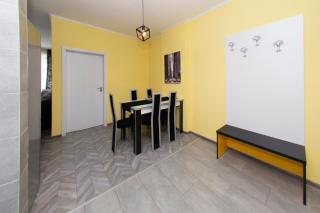 Black and Yellow apartment - 5