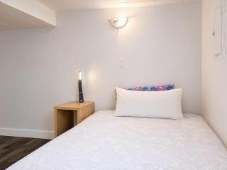 Cozy Vancouver 2BR Suite with Private Entrance - 7
