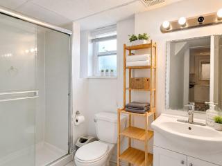 Cozy Vancouver 2BR Suite with Private Entrance - 3