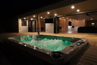 Luxury South Tulsa Retreat with Hot Tub and King Size Beds - 9