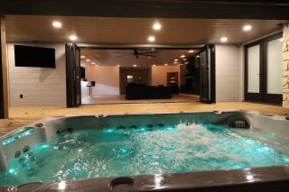 Luxury South Tulsa Retreat with Hot Tub and King Size Beds - 4
