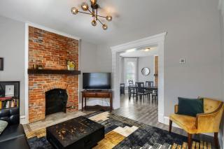 3BR Victorian in Old Oaks, near Village - 7
