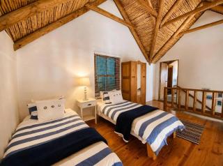 Shalom Beach House - 4