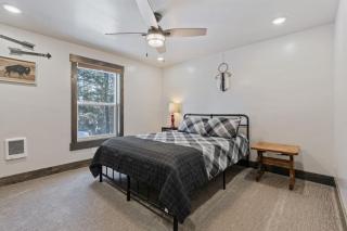 Moosefire Cabin - 35 min to Yellowstone, Hot Tub, Fire Pit and Grill - 6
