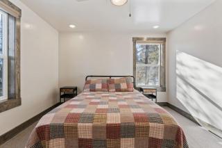 Moosefire Cabin - 35 min to Yellowstone, Hot Tub, Fire Pit and Grill - 3