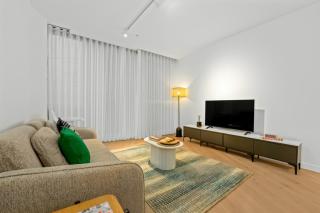WSP 2Bedroom 2Bath City Escape with Pool, Sauna, Near SkyBus - 2