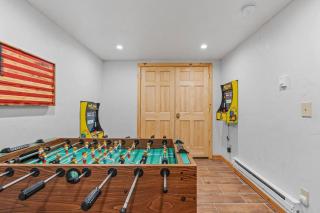 Shooting Star Lodge - Game Room, Yellowstone, Hot Tub, Fire Pit - 6