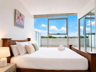 Modern 2 Bedroom 2 Bath Retreat with Free Parking and Gym - 0