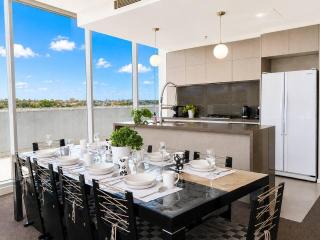 Modern 2 Bedroom 2 Bath Retreat with Free Parking and Gym - 7