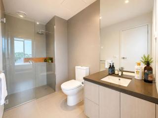 Modern 2 Bedroom 2 Bath Retreat with Free Parking and Gym - 1