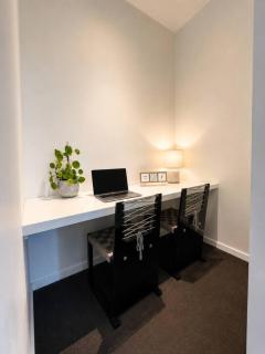 Modern 2 Bedroom 2 Bath Retreat with Free Parking and Gym - 3