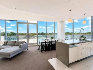Modern 2 Bedroom 2 Bath Retreat with Free Parking and Gym - 1