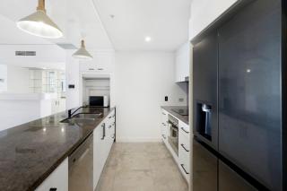 3-Bedroom Ocean View Apartment with 2 Parking Spaces - 3