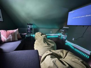 Cozy Colonial Home Hot tub, Game Room ,Home Theatre,Karaoke - 3
