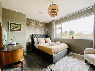 Lux Central Whitby Near Pannett Park/Cinder Trail - 4