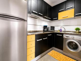 Apt near center port - 2