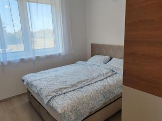 Lake Breeze Jacuzzi Apartman House - 1
