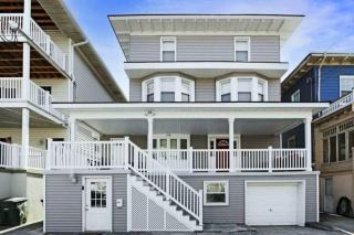 All new beach block Bartram Beach Tower - 8bd home - 0