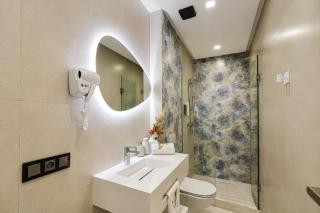 La Villa Luxury Suites - 6