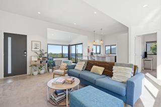 Coastal 2BR Escape, Steps to Beach, Dining and Bar - 9