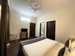 Iraaya Stays - Shree Vrinda Premium 1BHK Suite - Near Prem Mandir - 5
