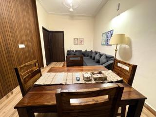 Iraaya Stays - Shree Vrinda Premium 1BHK Suite - Near Prem Mandir - 6