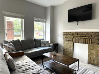 2BR Sunny Haven Near Short North - 8