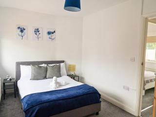 Three Bedroom House by Brookland Stays Serviced Accommodation & Short Lets in Nottingham with Free WiFi - 2