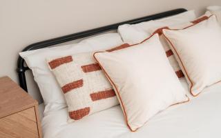 Bright Modern 2-Bed Apartment with Free Parking - 8
