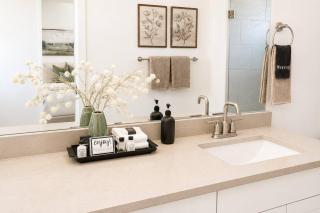 Central Location to Parks, EV, Fast WiFi, Heated Pool - 6