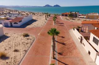 Spacious 4BR Villa at La Hacienda Resort Close to the Beach - 2