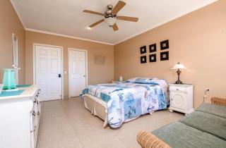 Spacious 4BR Villa at La Hacienda Resort Close to the Beach - 1
