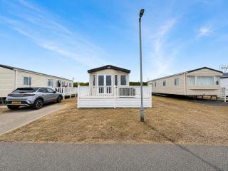 Modern 6 Berth Caravan With Full Decking At Kessingland Beach Ref 90010Td - 9