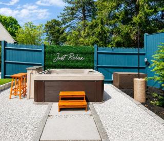 Pool, Hot Tub, Pickleball, Games, Movies, Playroom, Pets OK - 8