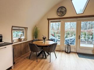 Holiday Home Rustige boscottage vlak bij Giethoorn by Interhome - 2