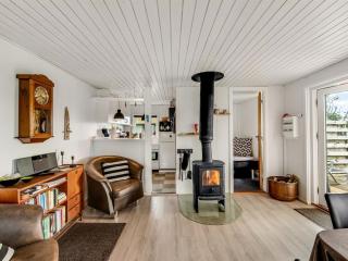 Holiday Home Aslak - 25m from the sea by Interhome - 3