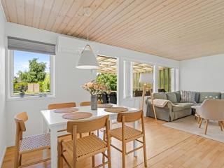 Holiday Home Gertraud - 600m from the sea by Interhome - 4