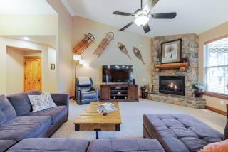Spacious Sunriver Getaway with Hot Tub and Games - 7