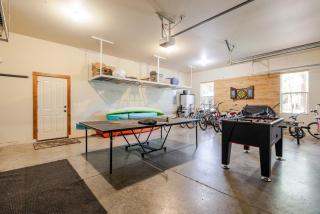 Spacious Sunriver Getaway with Hot Tub and Games - 5