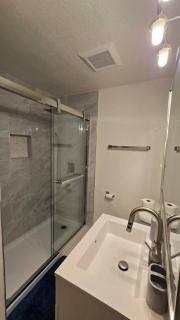 Cozy 2BR Near Downtown Auburn Stay Cool with Air Conditioning - 2