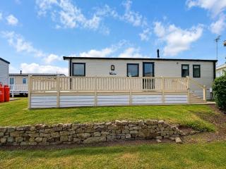 Lovely caravan by the beach in Pakefield, Suffolk ref 68011CR - 8